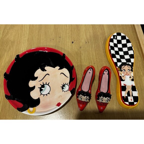 Betty Boop Collectible Plate, Spoon Rest And Salt And Pepper Shakers - Picture 1 of 8